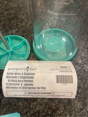 Pampered Chef Batter Mixer & Dispenser - Teal